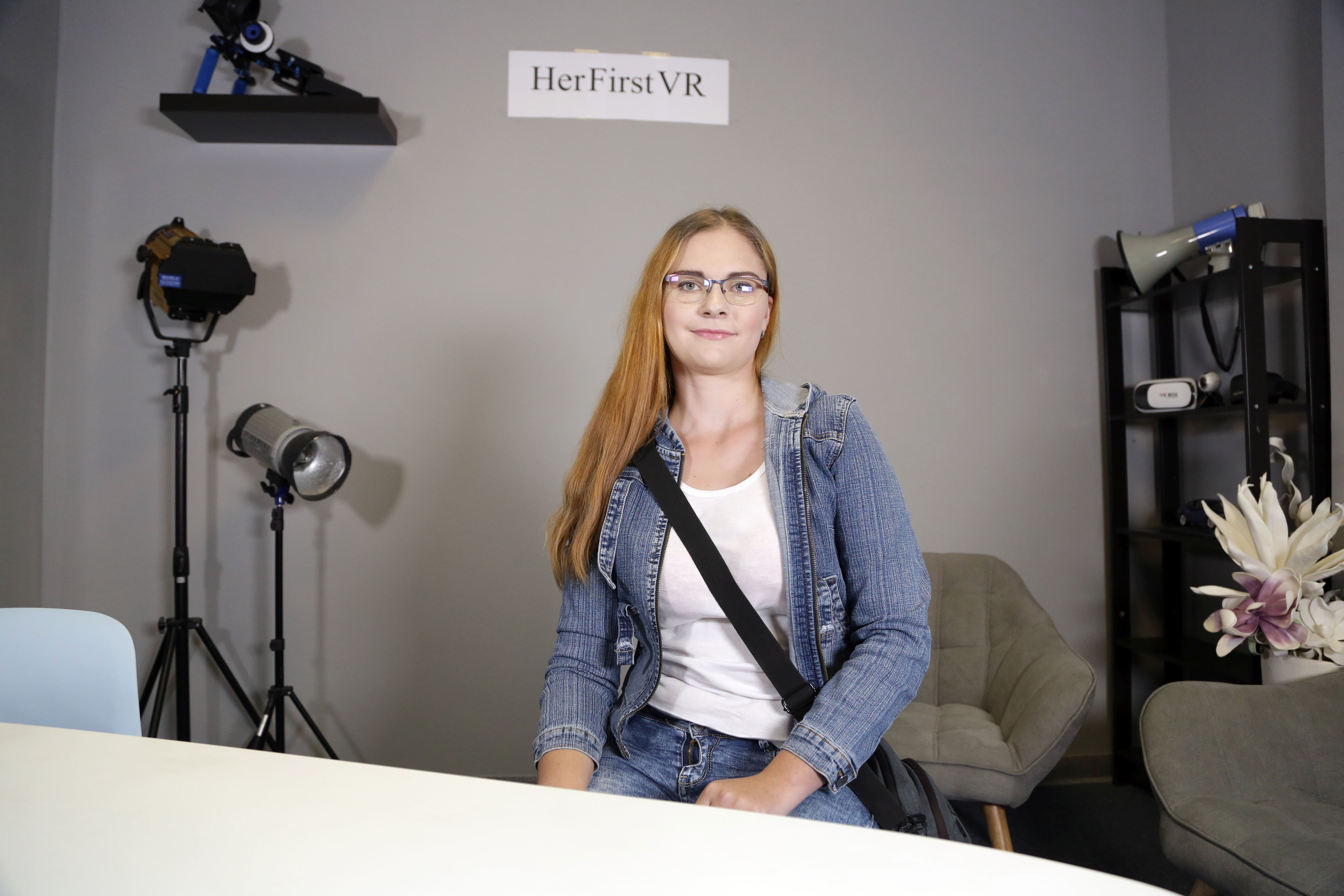 Katie - First VR Casting; Amateur MILF Solo Slideshow