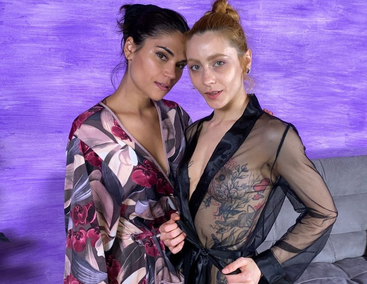 Sexy Chiara And Stella Massage Each Other's Feet With Oil - Lesbian Foot Fetish VR Slideshow