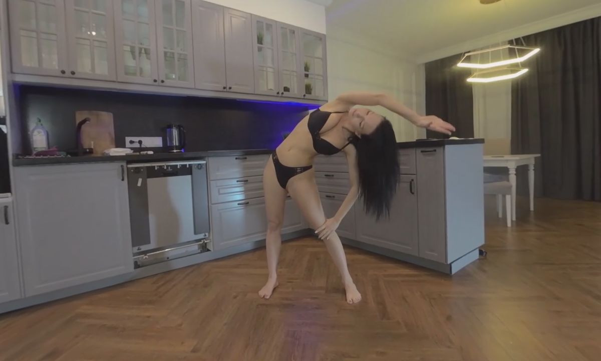Flexy Beauty In My Kitchen - Slim and Fit Amateur Model Solo Slideshow