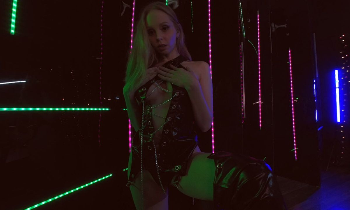 The Club - Gorgeous VR Stripper - StasyQVR Slideshow