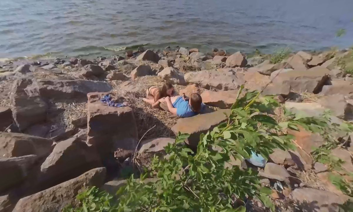 I Was Walking By The Sea And Accidentally Saw My Friends Fucking On The Beach Slideshow