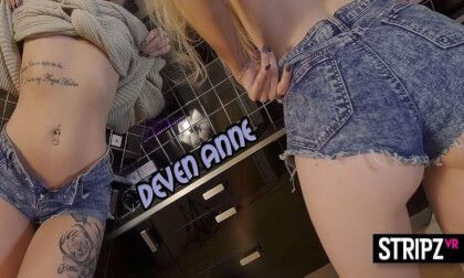 Chilled - Blonde with Big Ass and Tattoos Slideshow