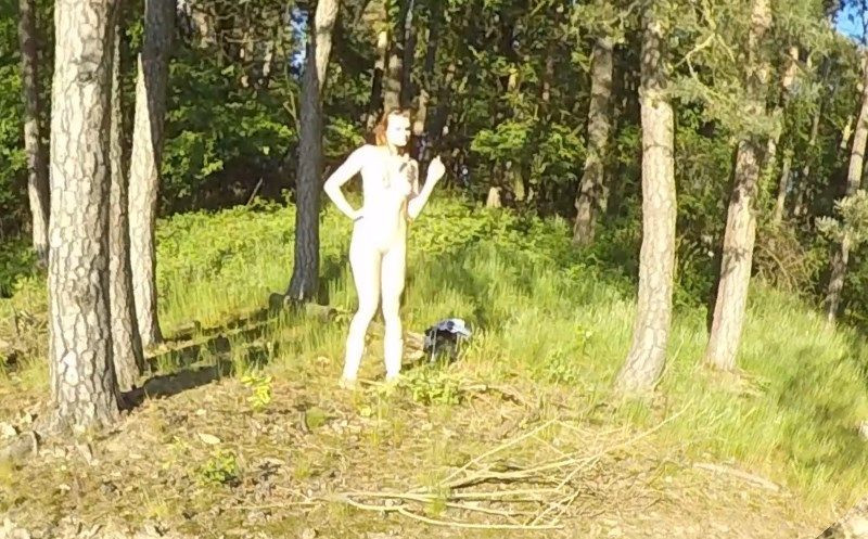 059 - Klara - Redhead Solo Model Naked Outside Slideshow