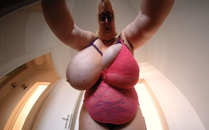 Miranda's Big Boobs from Below; Huge Tit BBW Slideshow